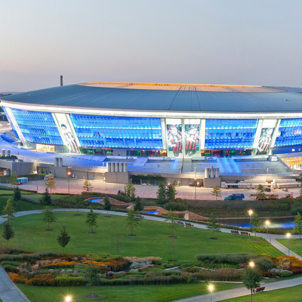 Донбасс Арена — футбольный стадион в Донецке