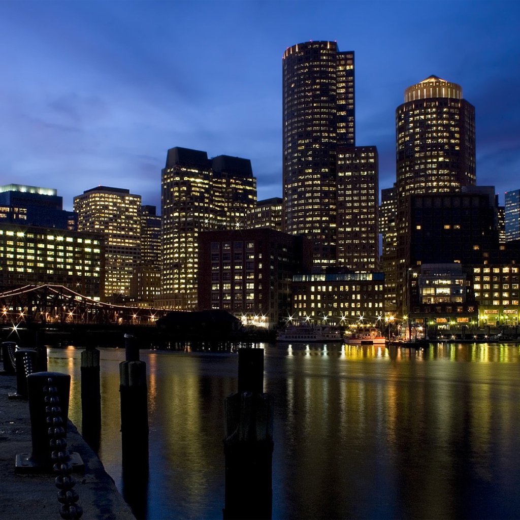 Набережная ночного города