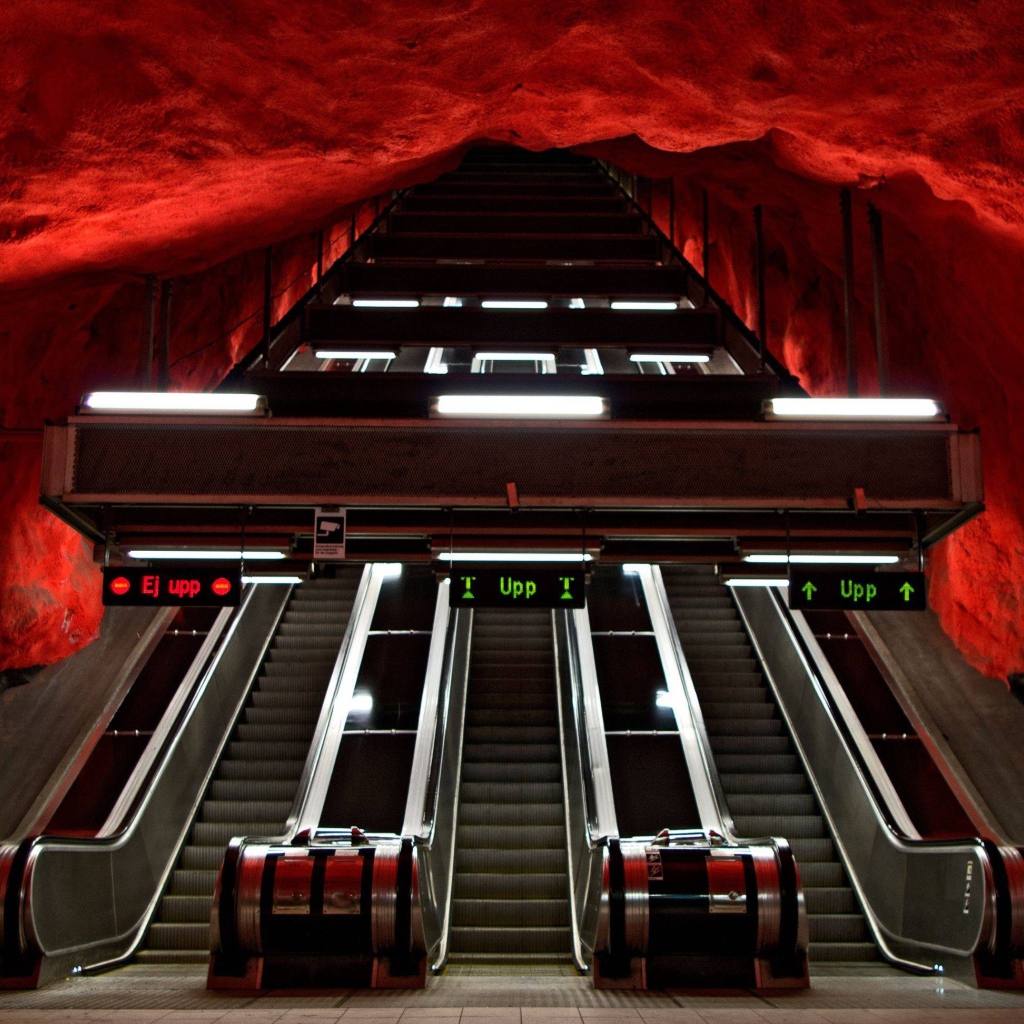 Эскалатор в метро Стокгольма