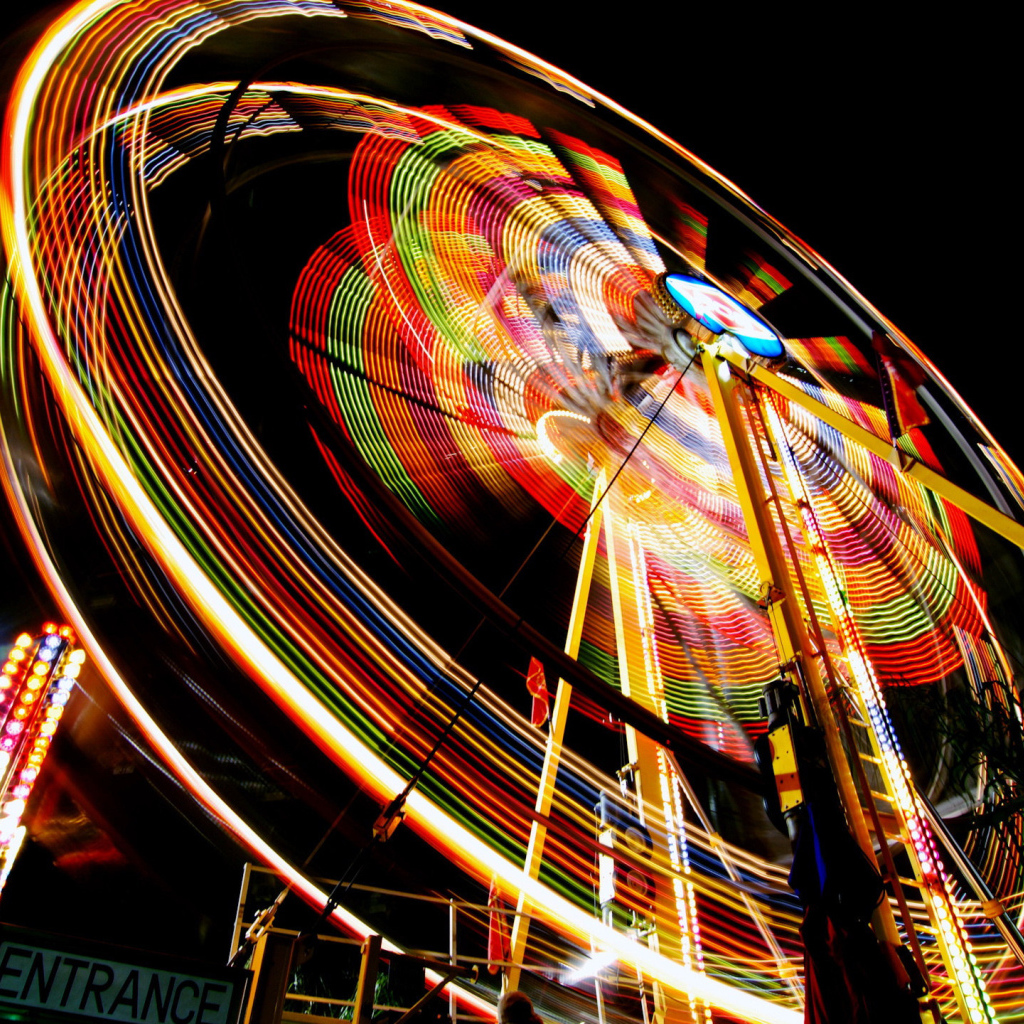 Колесо обозрения ночью