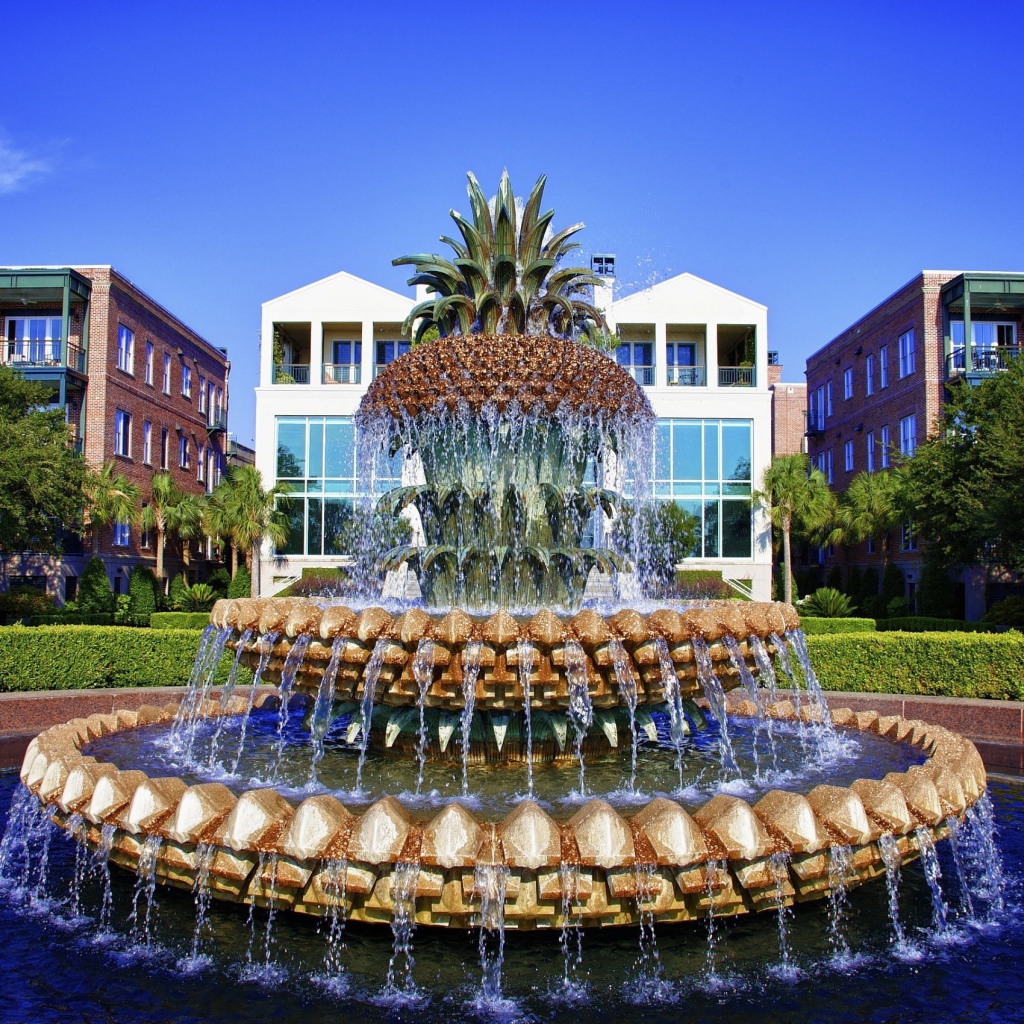 Фонтан в виде ананаса