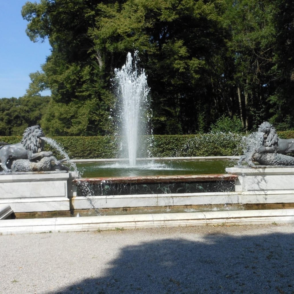Фонтан в парке, Германия