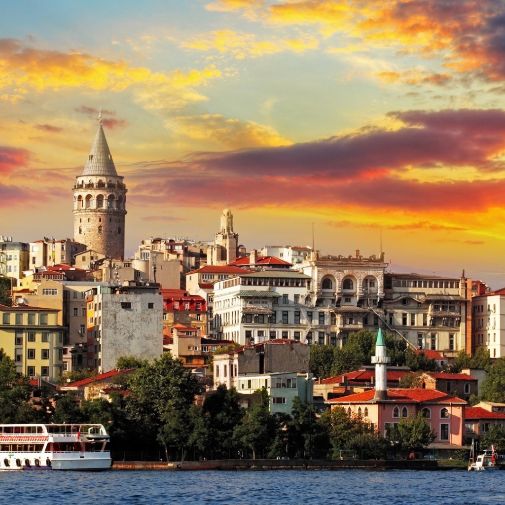 Галатская башня на холме над Стамбулом