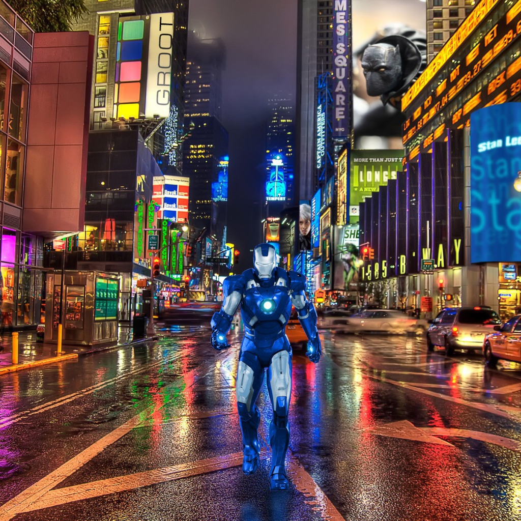 Железный человек идет по Нью-Йорку