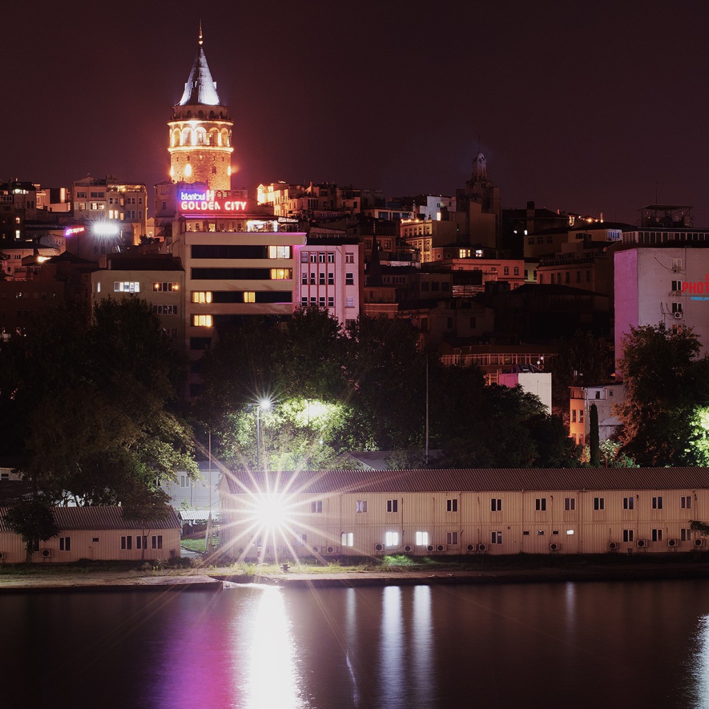 Ночная подсветка Галатской башни