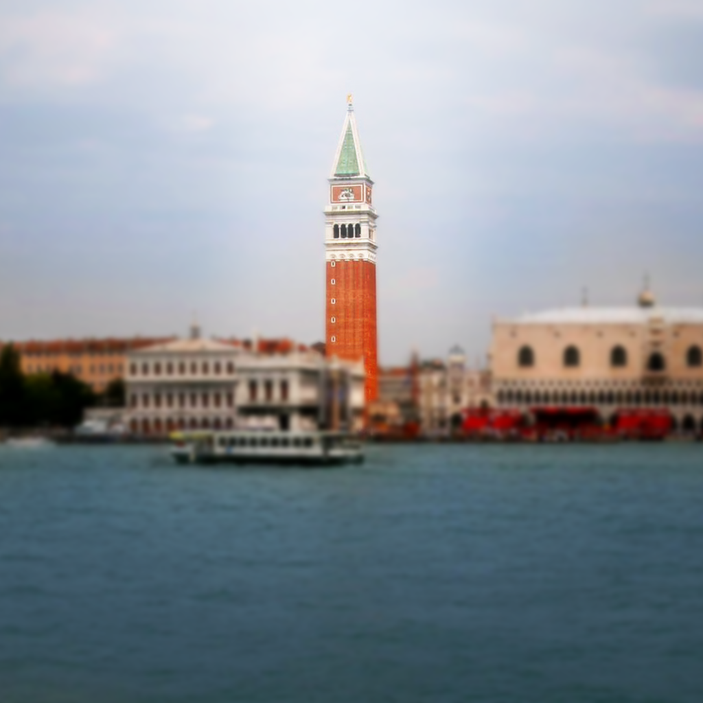 Оранжевая башня в Венеции
