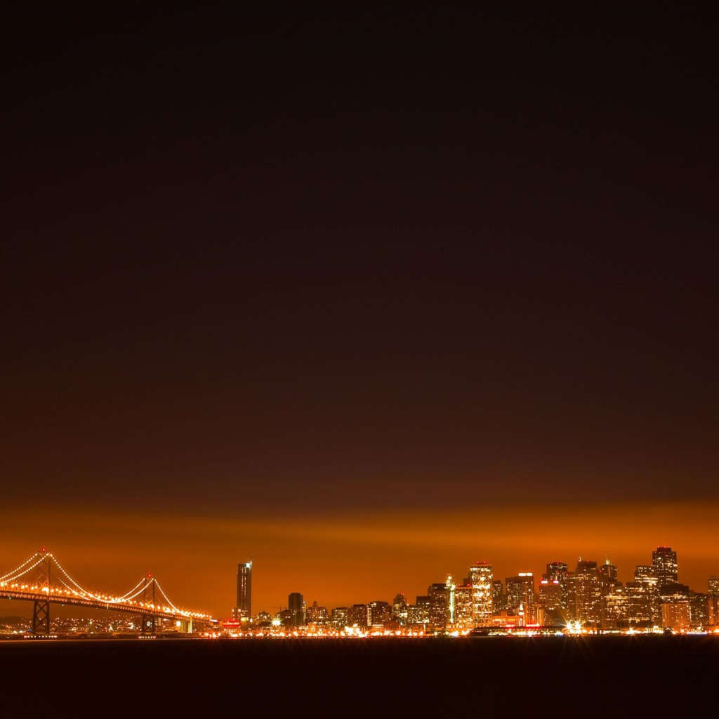 Оранжевое сияние над городом