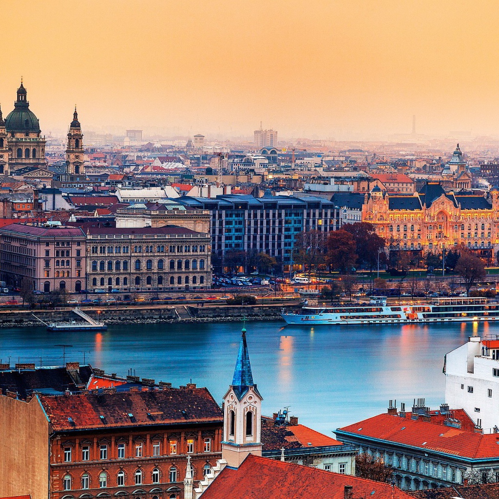 Река в городе Будапешт