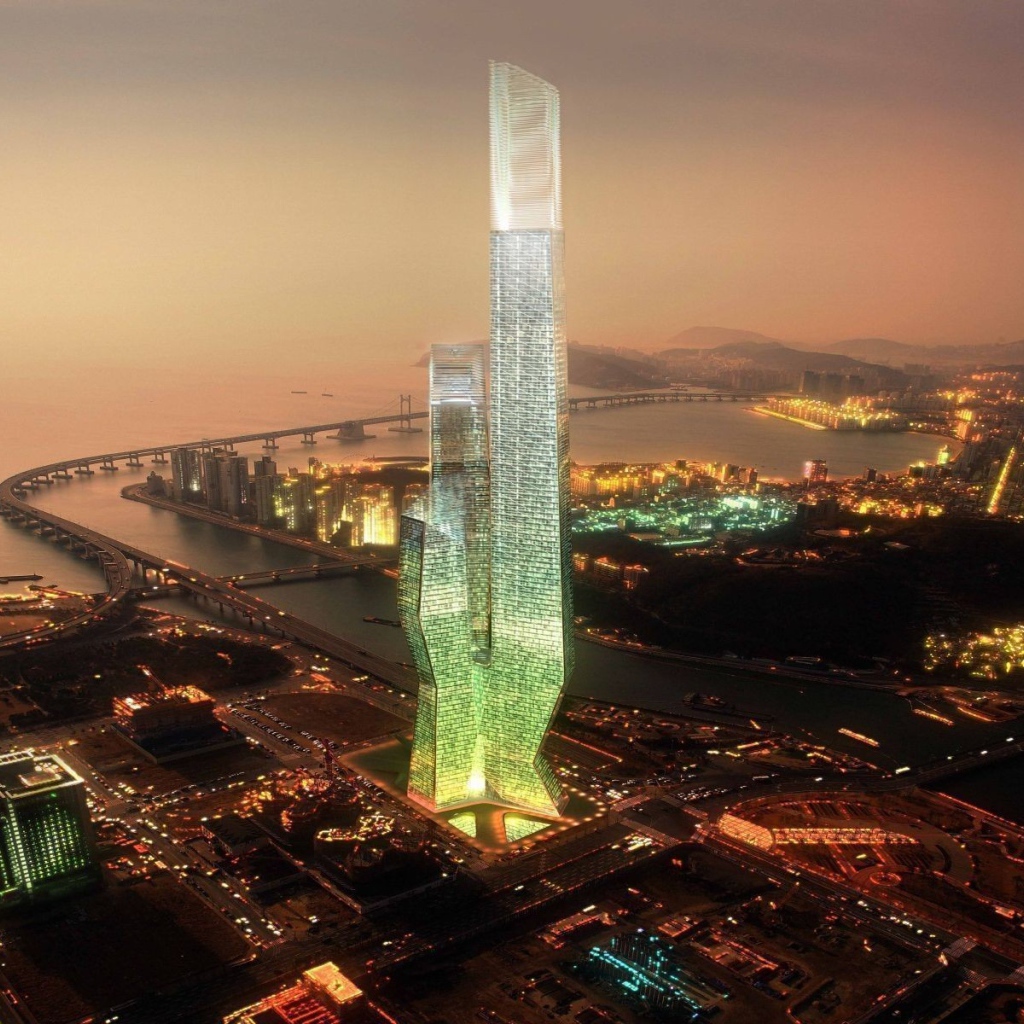 Силуэт будущего небоскреба в городе