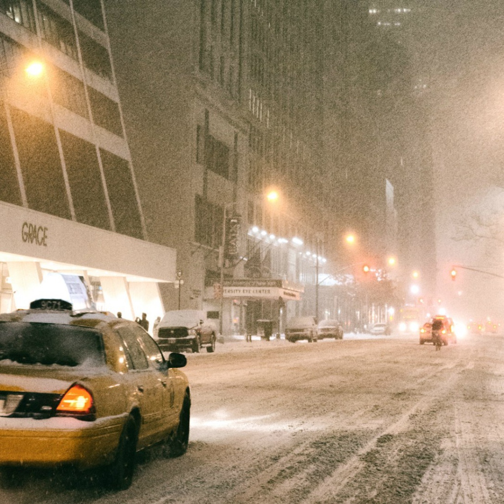 Густой снег в Нью-Йорке