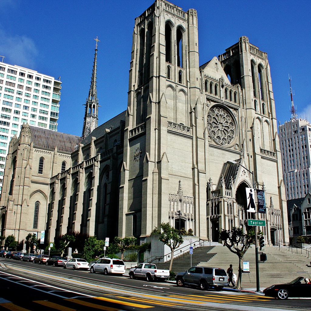 Католическая церковь на улице в Сан-Франциско