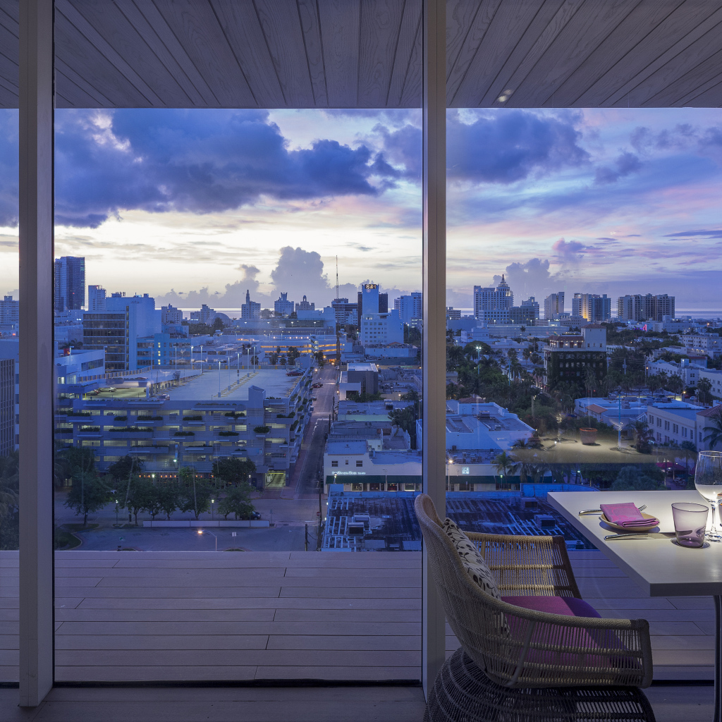 Город Майями из окна квартиры