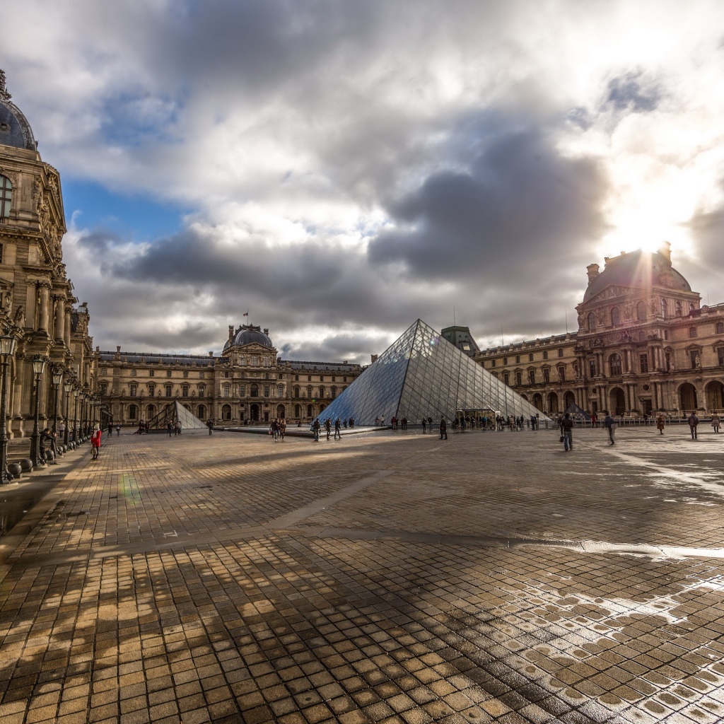 Площадь перед Лувром, фото HDR