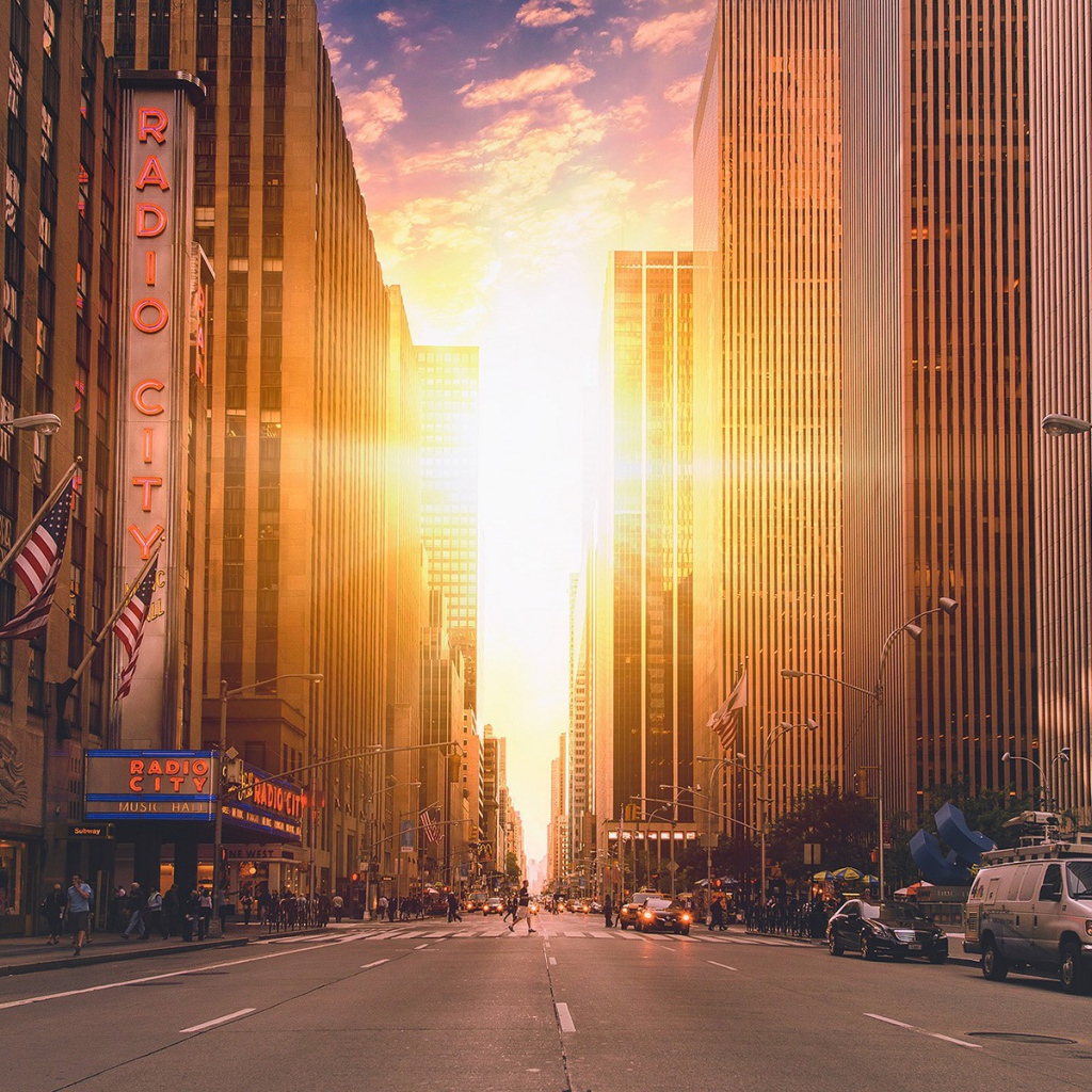 Солнце между небоскребами Манхеттена