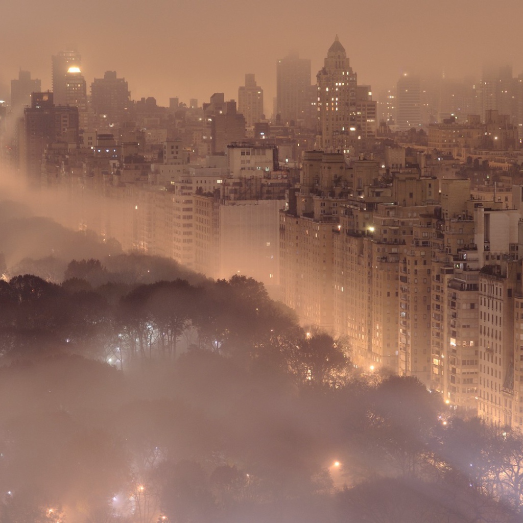 Густой туман в вечернем Нью-Йорке