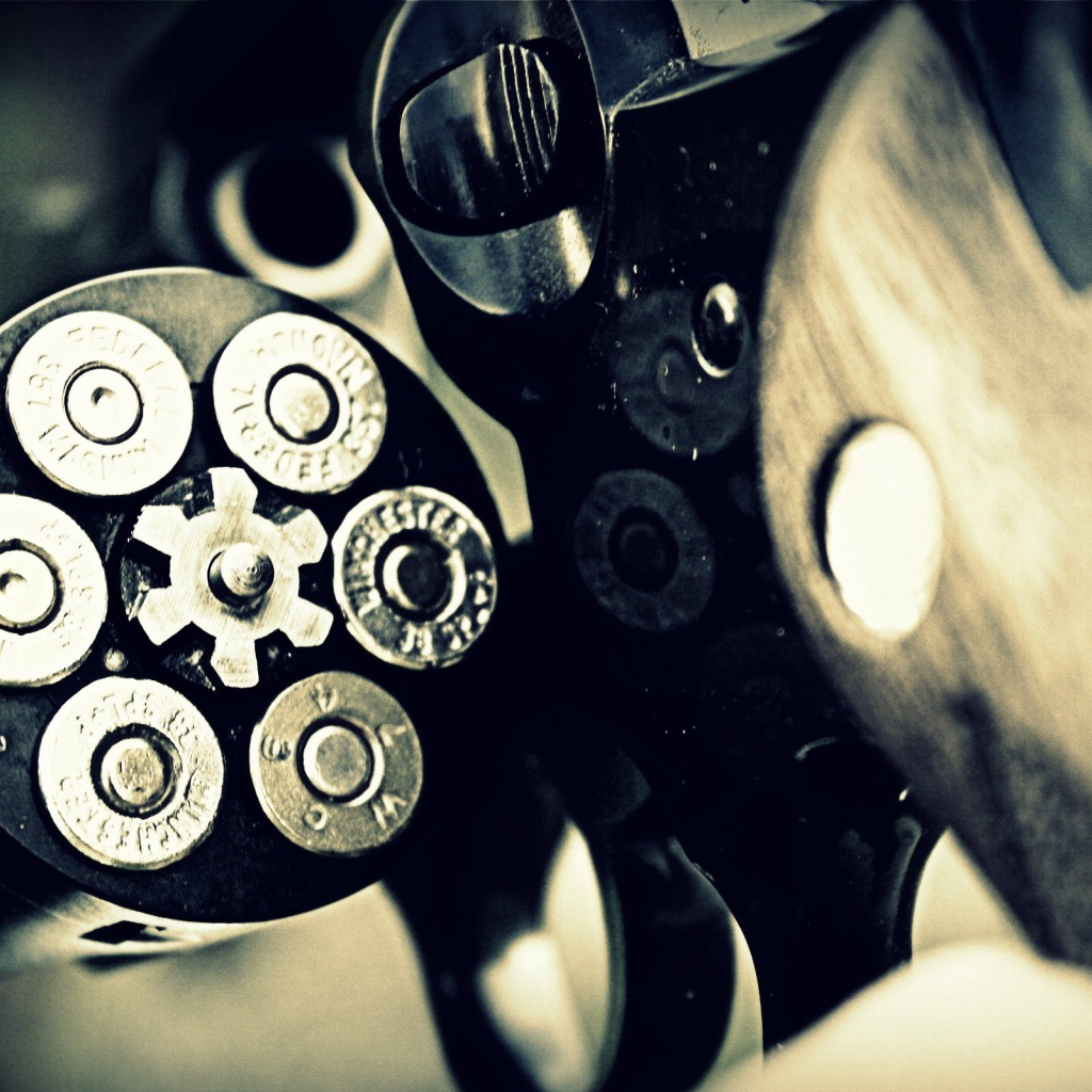 Полный комплект пуль в револьвере