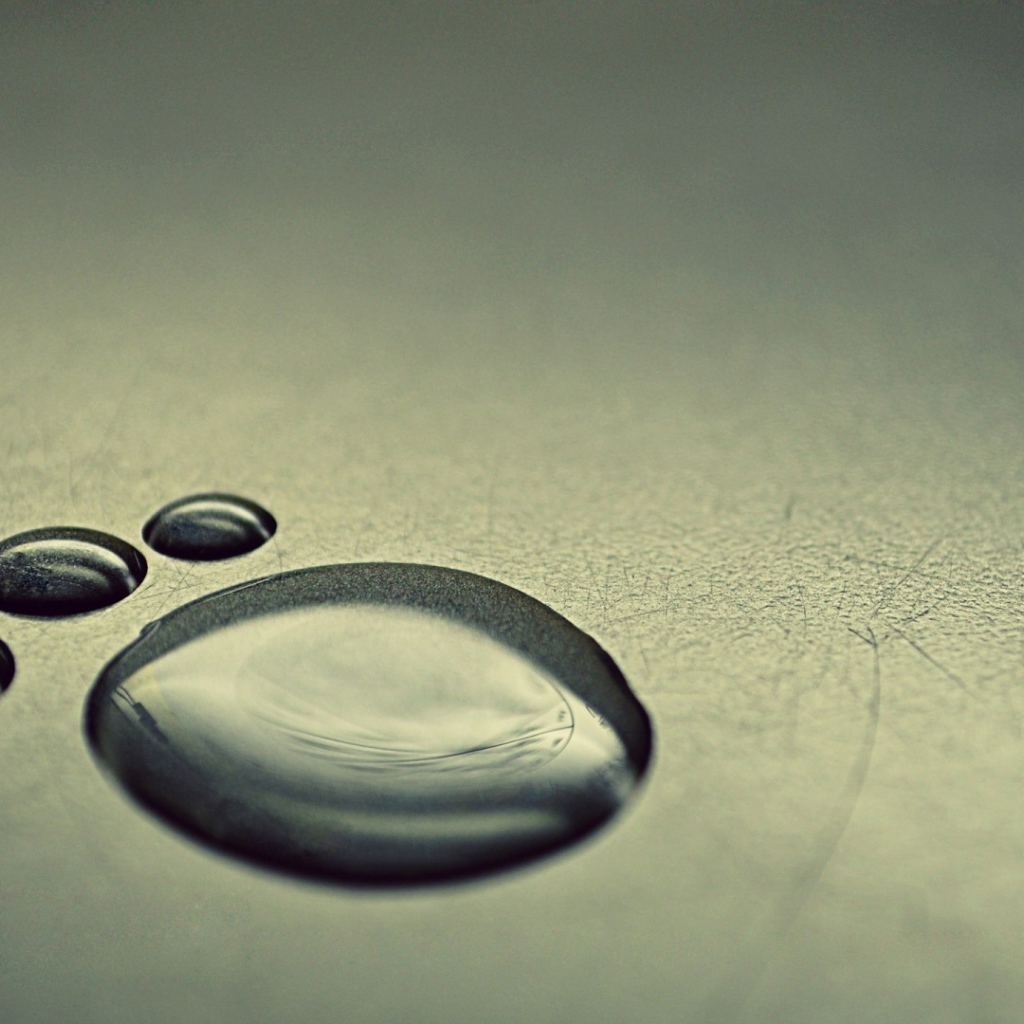 След из капель воды