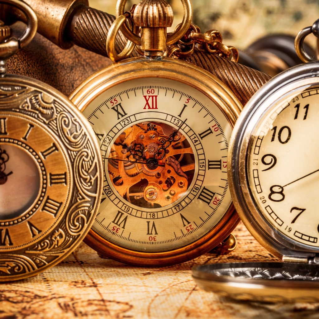 Старинные часы из драгоценных металлов
