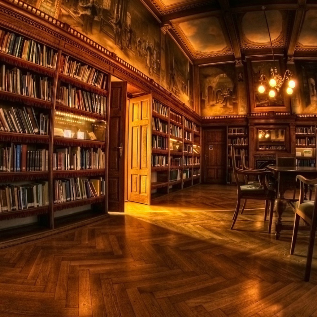 Старинная мебель в домашней библиотеке
