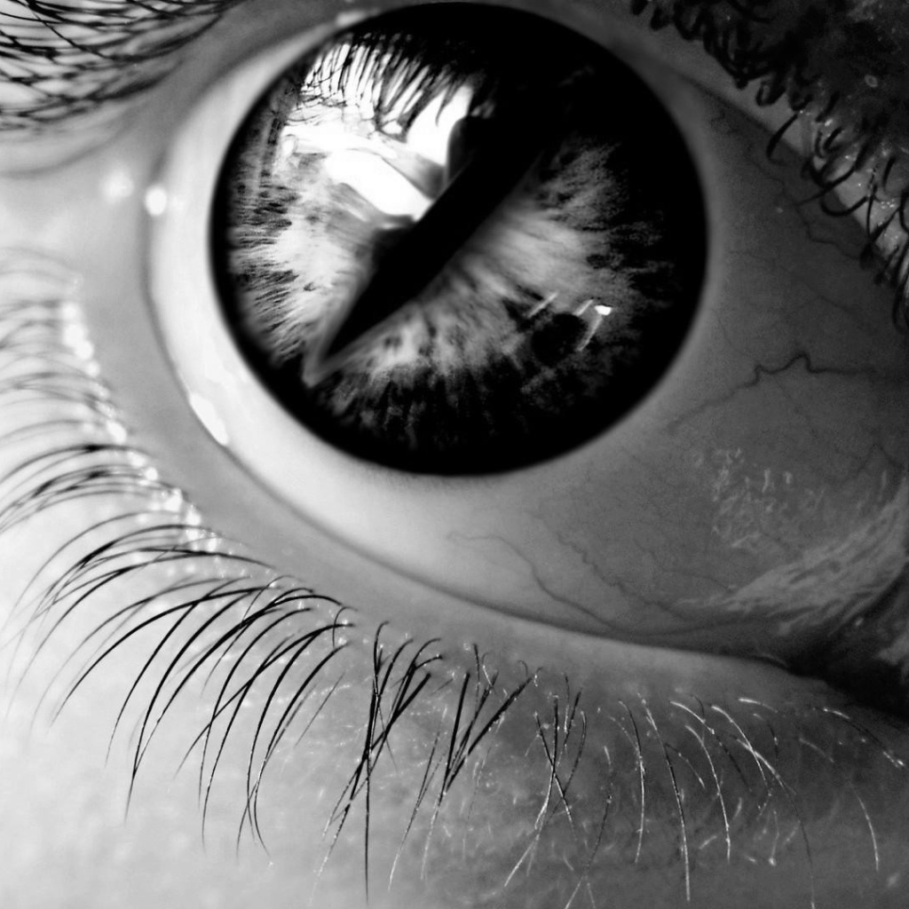Черный зрачок в глазу