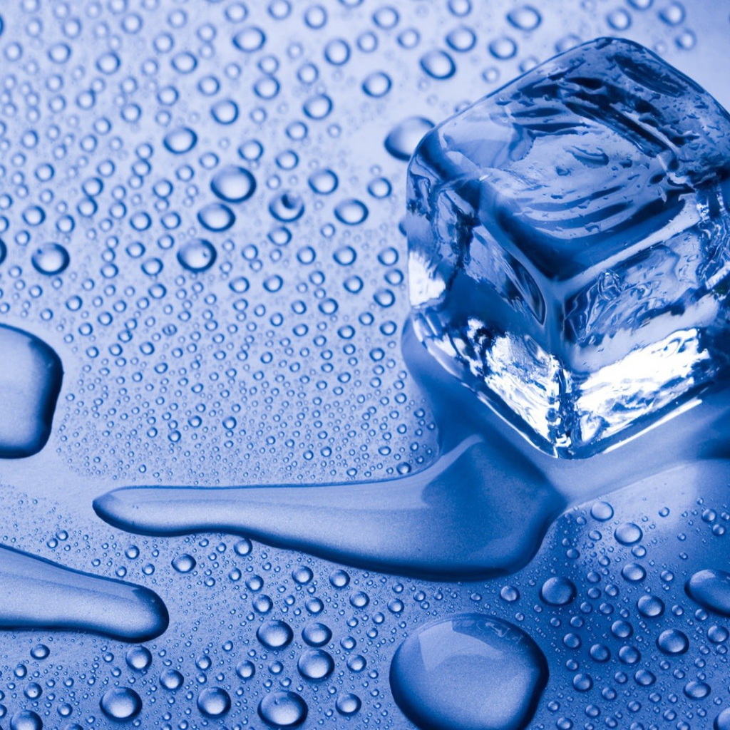 Кубик голубого льда
