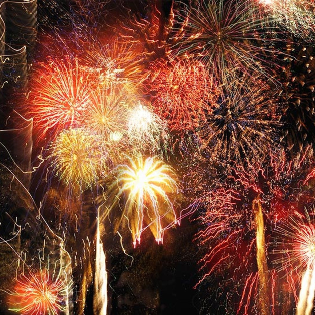 Яркий новогодний фейерверк