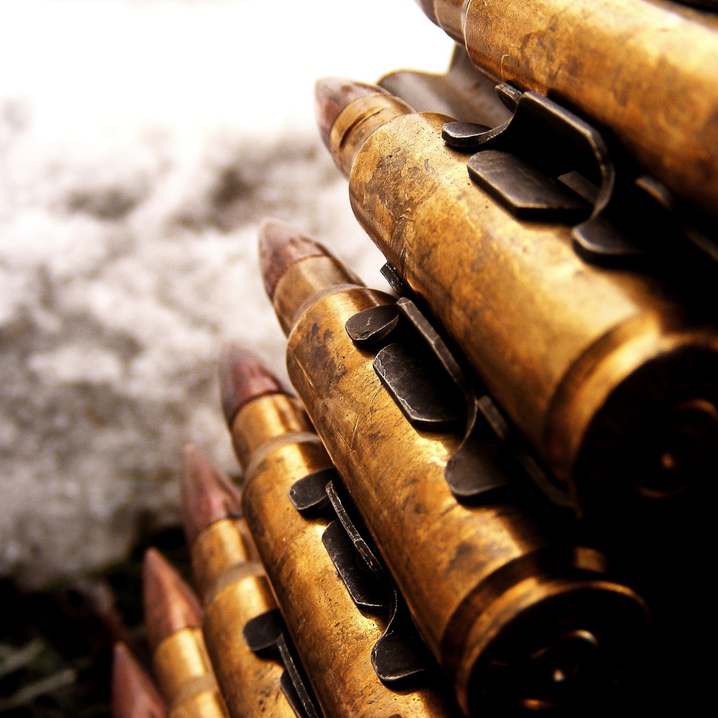 Пули в пулеметной ленте