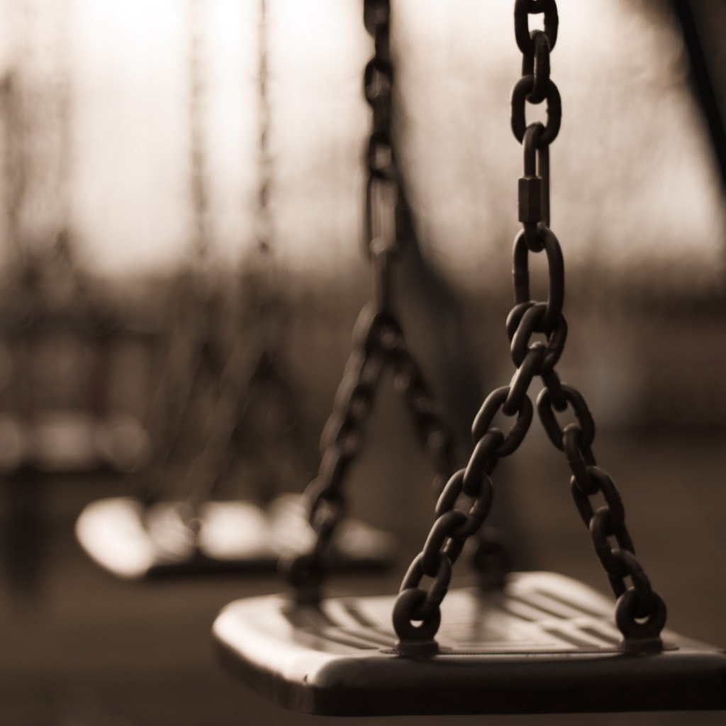 Детские качели на цепях