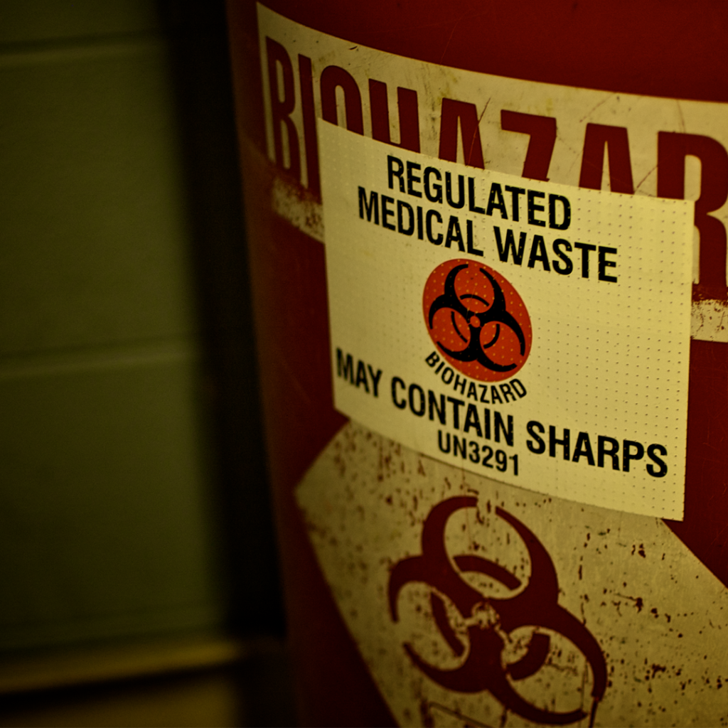 Контейнер с опасными био отходами