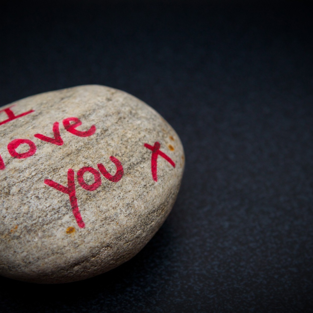 Признание в любви на морском камне