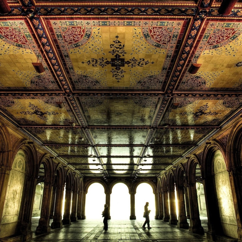 Декоративное украшение холла