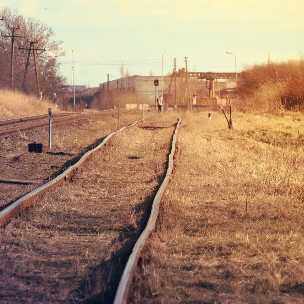 Деформированные старые рельсы