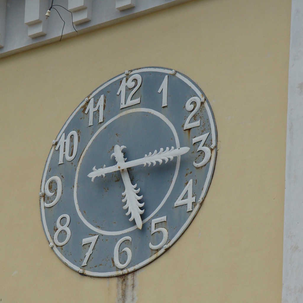 Циферблат уличных часов