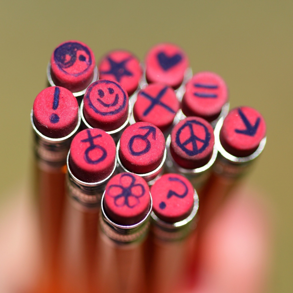 Рисунки на ластиках карандашей