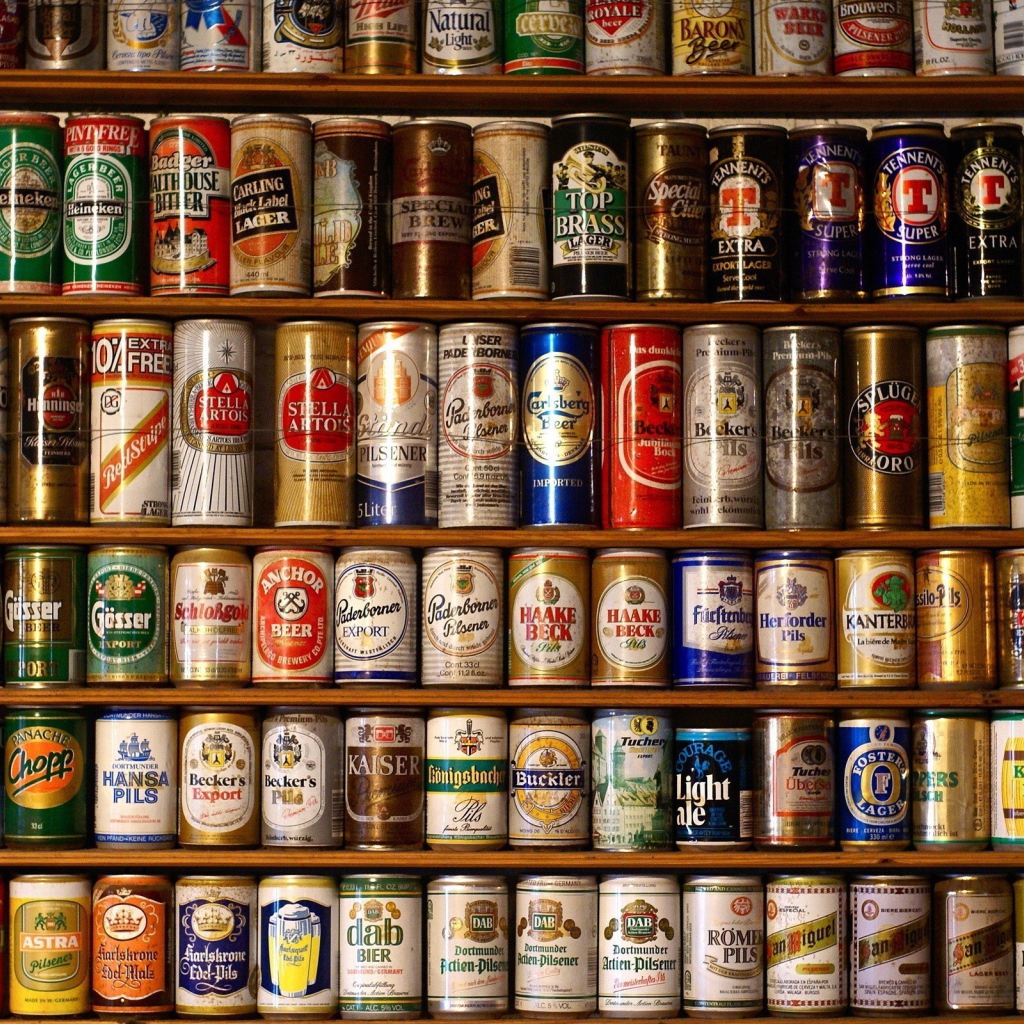 Выставка пивных банок