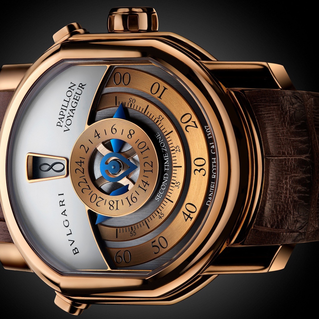 Дорогие часы на коричневом кожанном ремешке