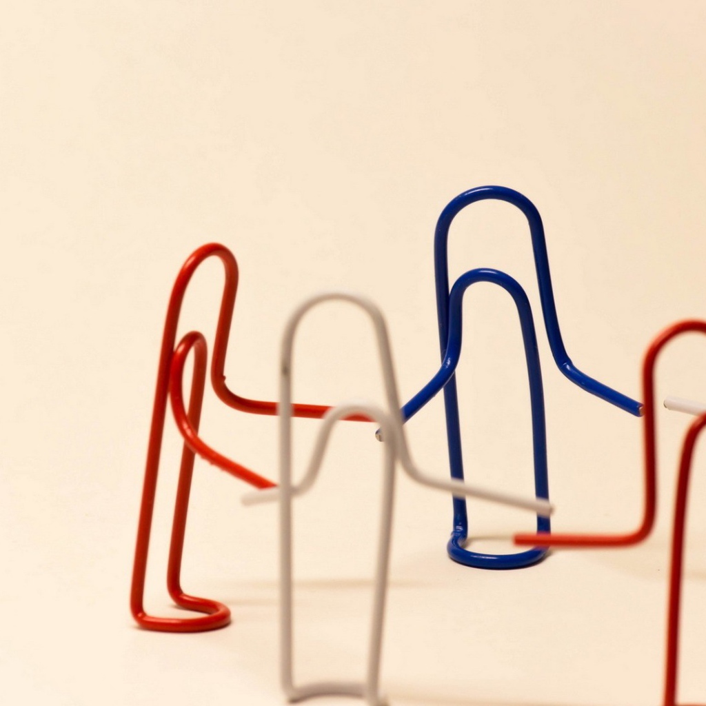 Дружба канцелярских скрепок