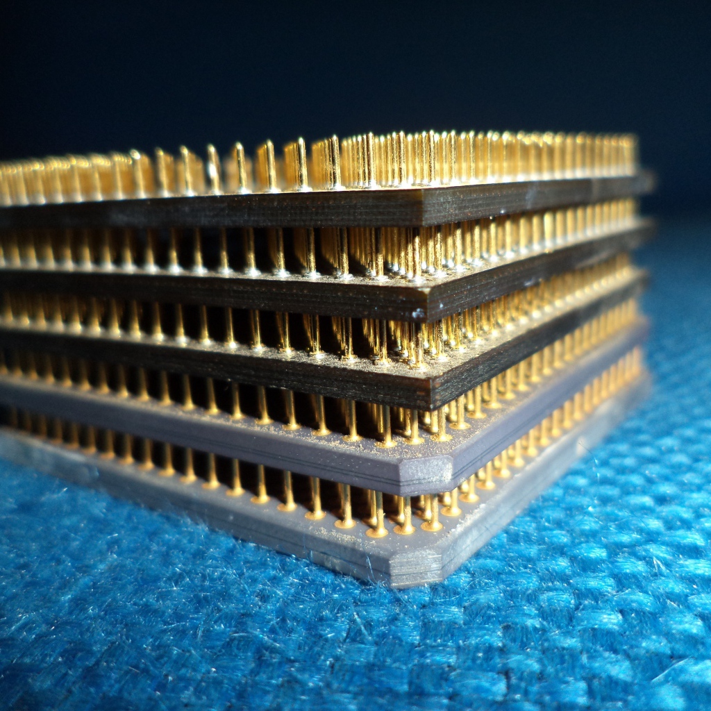 Золотое напыление на контактах чипа