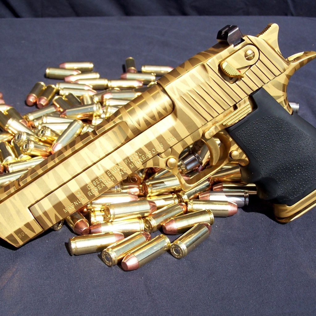 Золотой пистолет с пулями