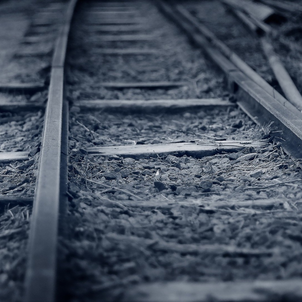 Серое фото железной дороги