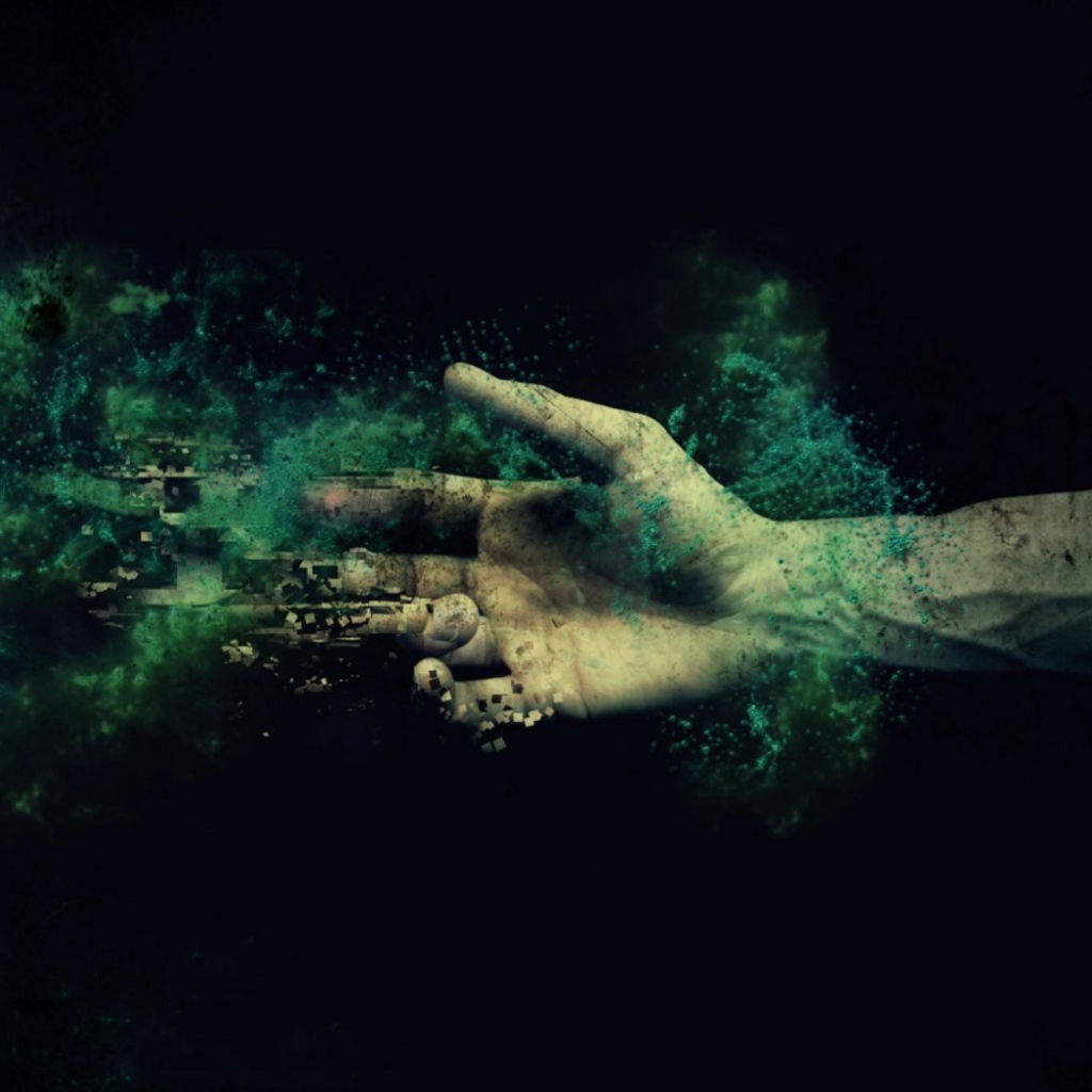 Рука распадается на зеленую пыль