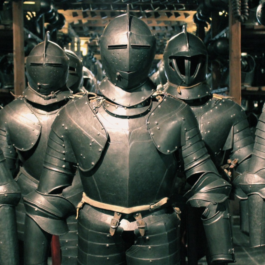 Железные рыцарские латы