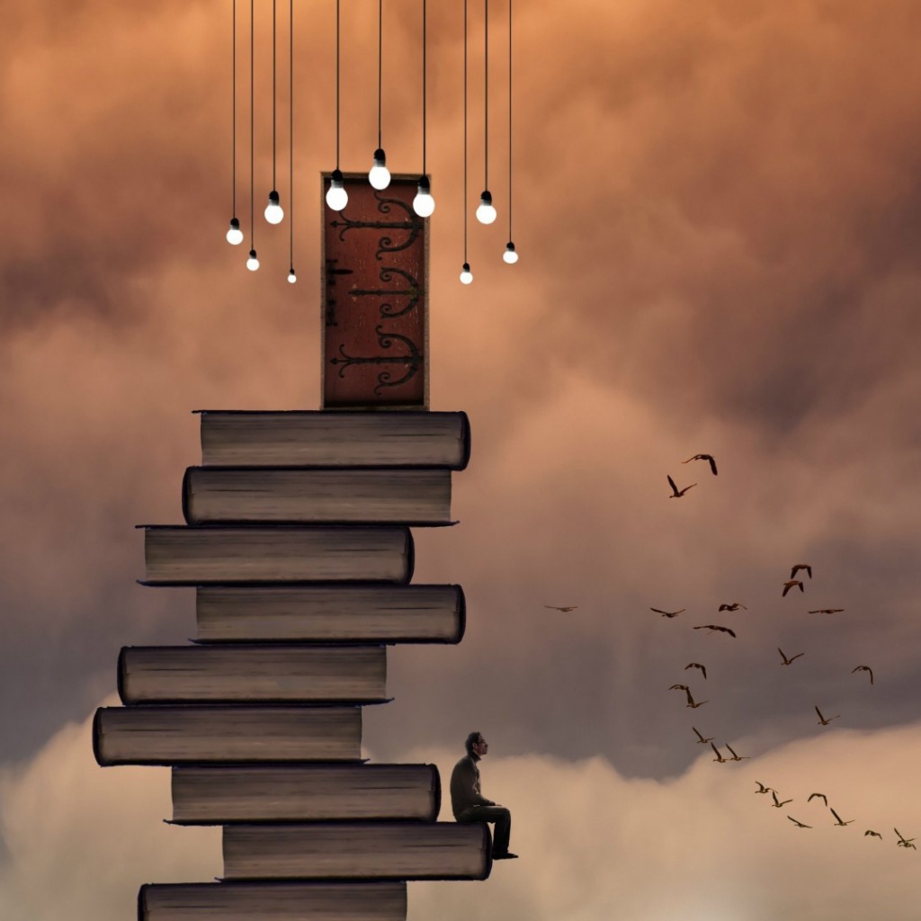 Стопка больших книг