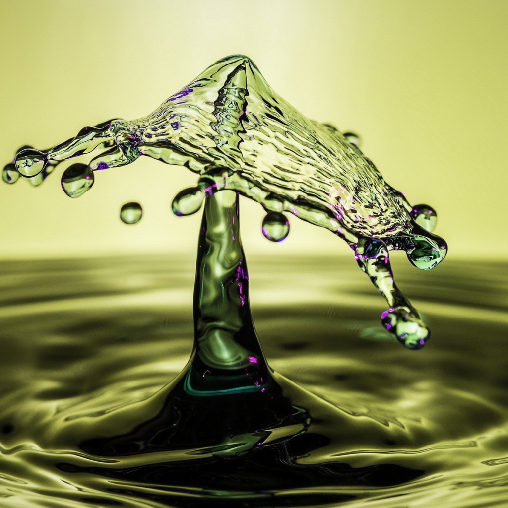 Гриб из всплеска воды