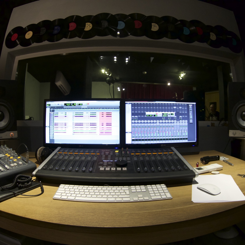 Панорамное фото студии звукозаписи