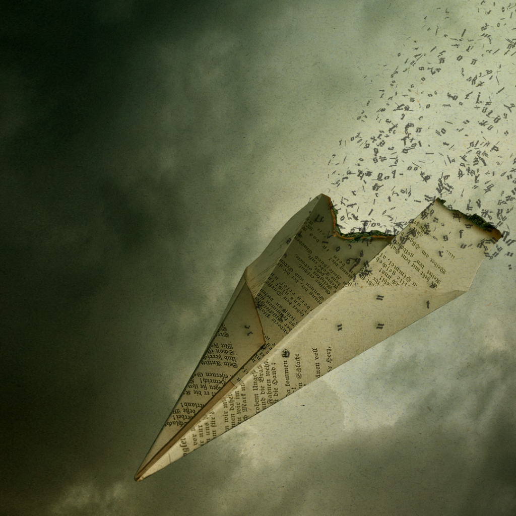 Бумажный самолет теряет буквы