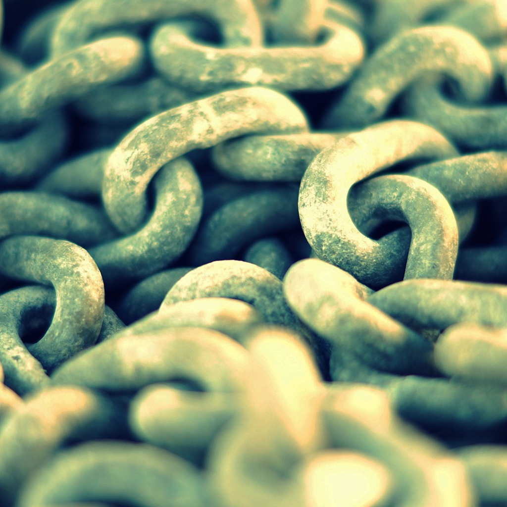 Нагромождение железных цепей