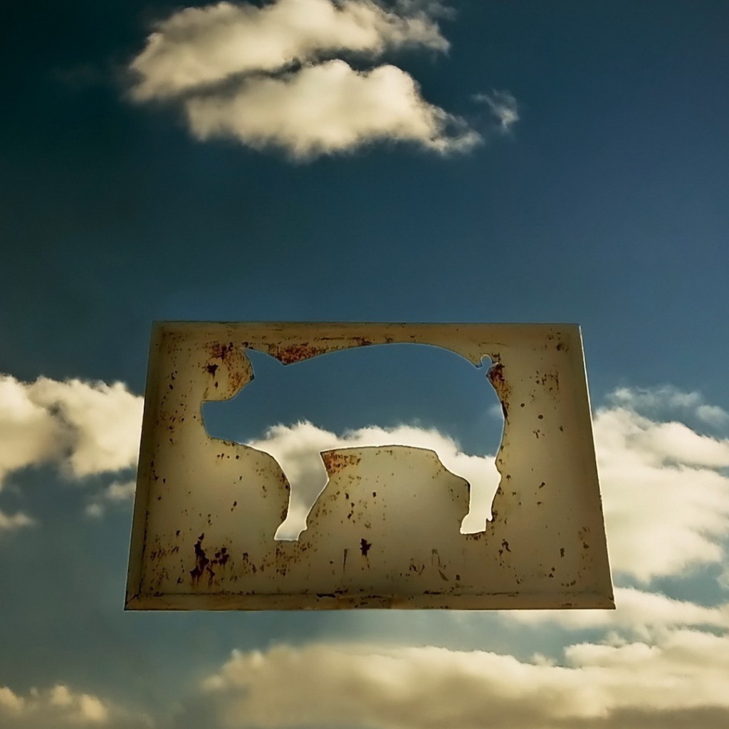 Силуэт свиньи на фоне неба