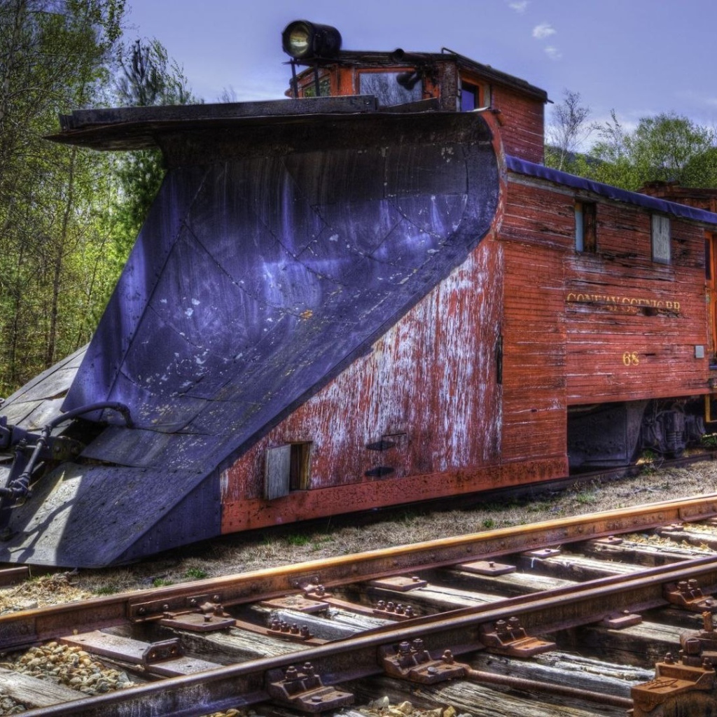Старинный снегоуборочный паровоз