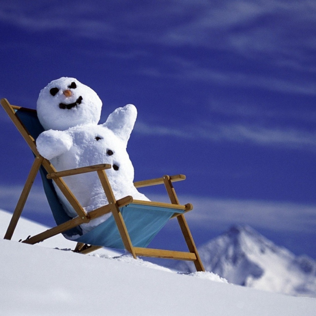 Снеговик на шезлонге